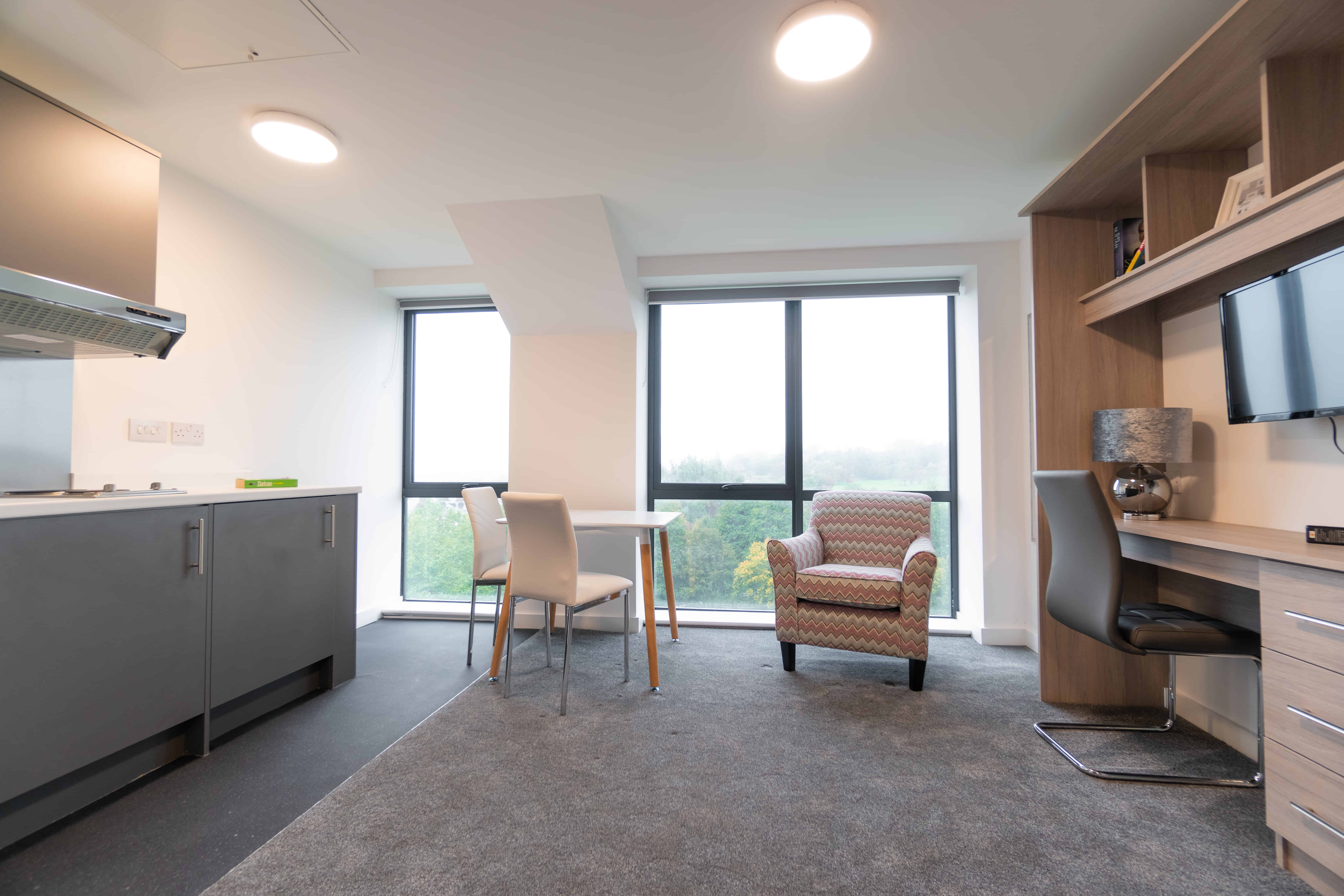 Common Area?w=400&h=260&fit=crop&q=40&auto=format&trim=auto