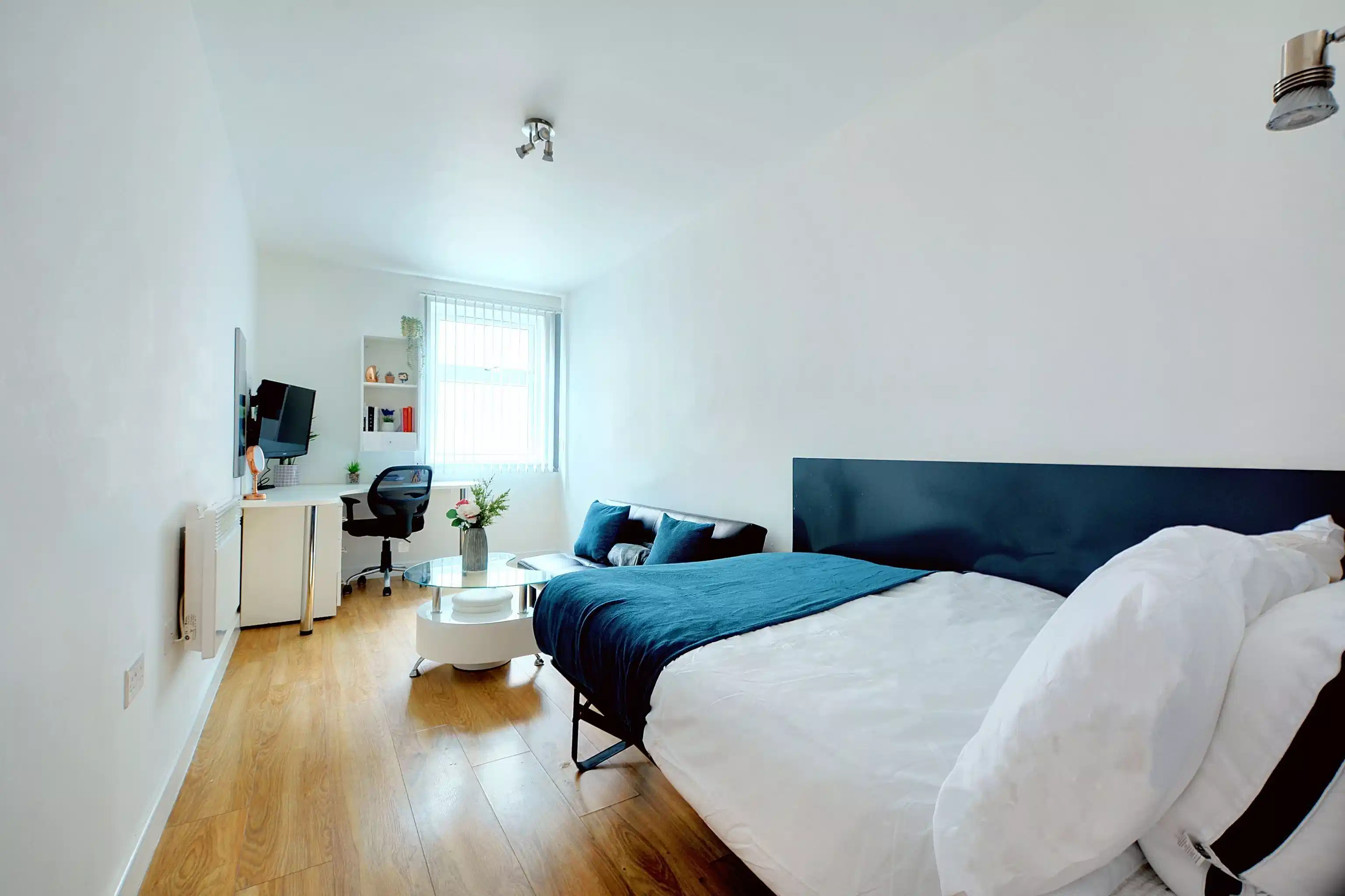 Kitchen?w=400&h=260&fit=crop&q=40&auto=format&trim=auto