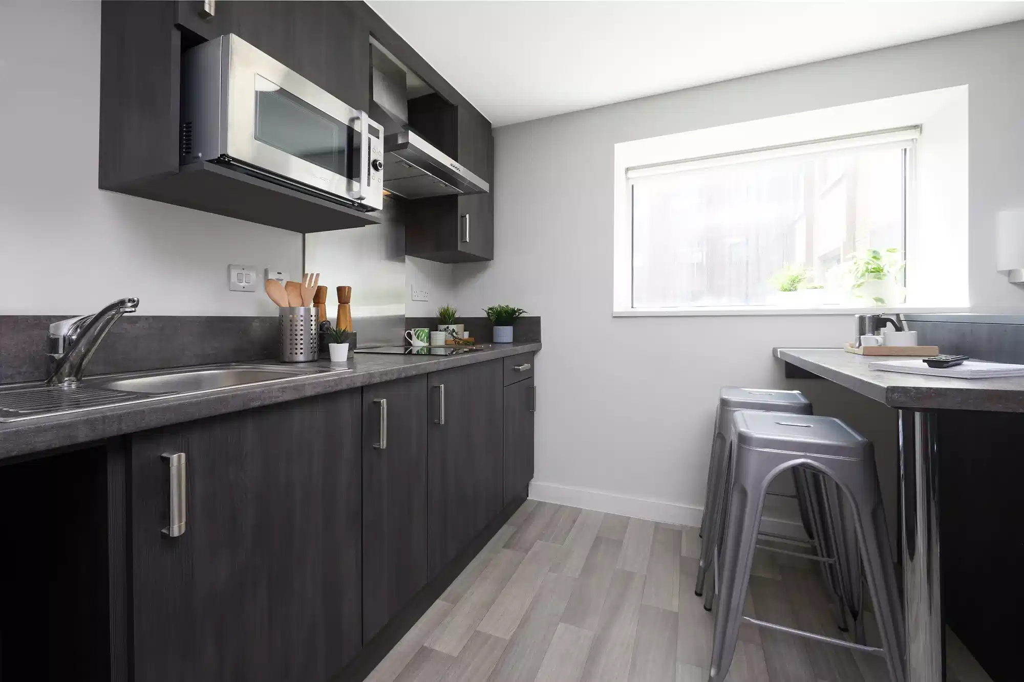 Amenities?w=400&h=260&fit=crop&q=40&auto=format&trim=auto