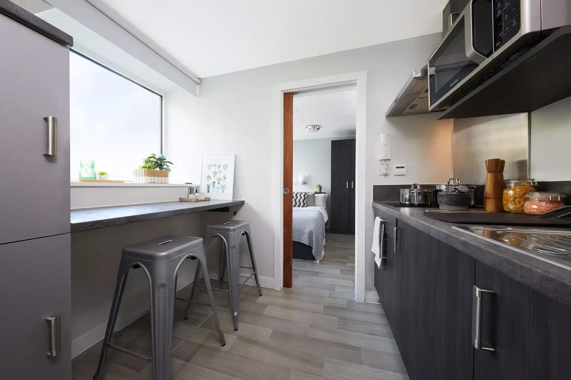 Amenities?w=400&h=260&fit=crop&q=40&auto=format&trim=auto