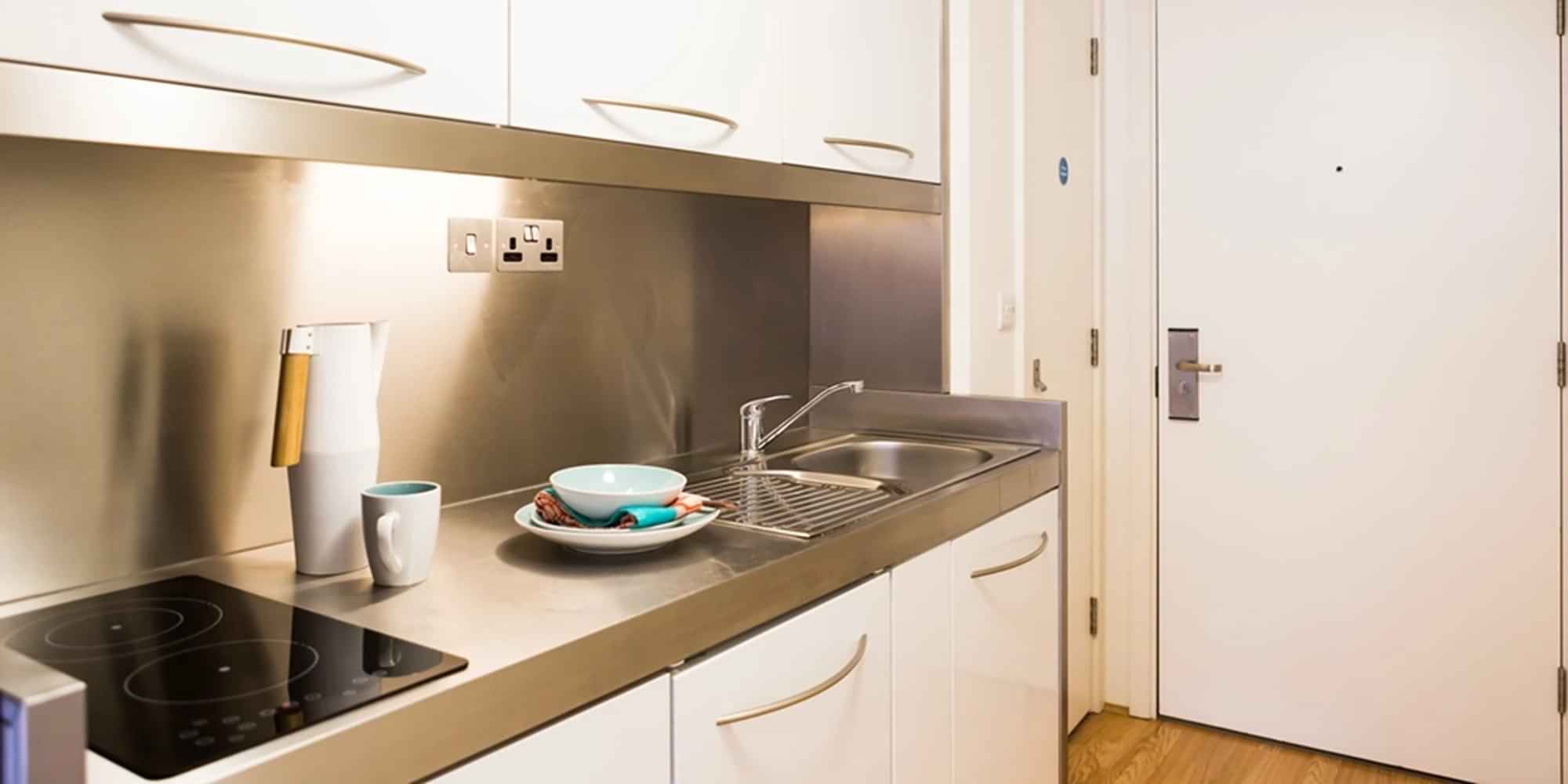 Common Area?w=400&h=260&fit=crop&q=40&auto=format&trim=auto