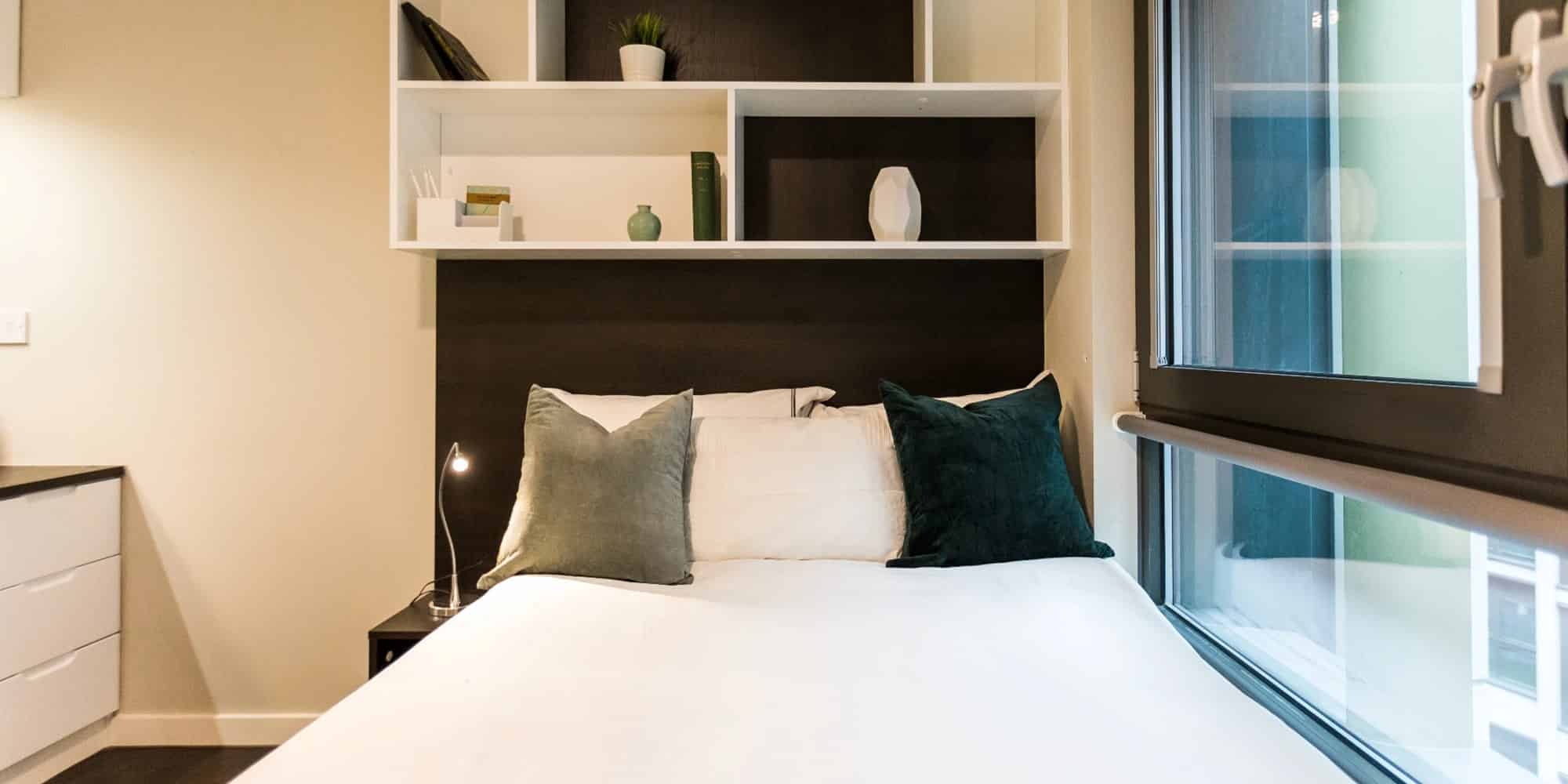 Common Area?w=400&h=260&fit=crop&q=40&auto=format&trim=auto