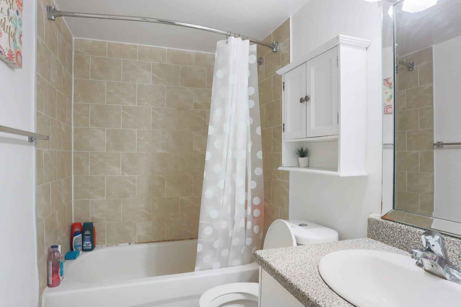 Bedroom?w=400&h=260&fit=crop&q=40&auto=format&trim=auto