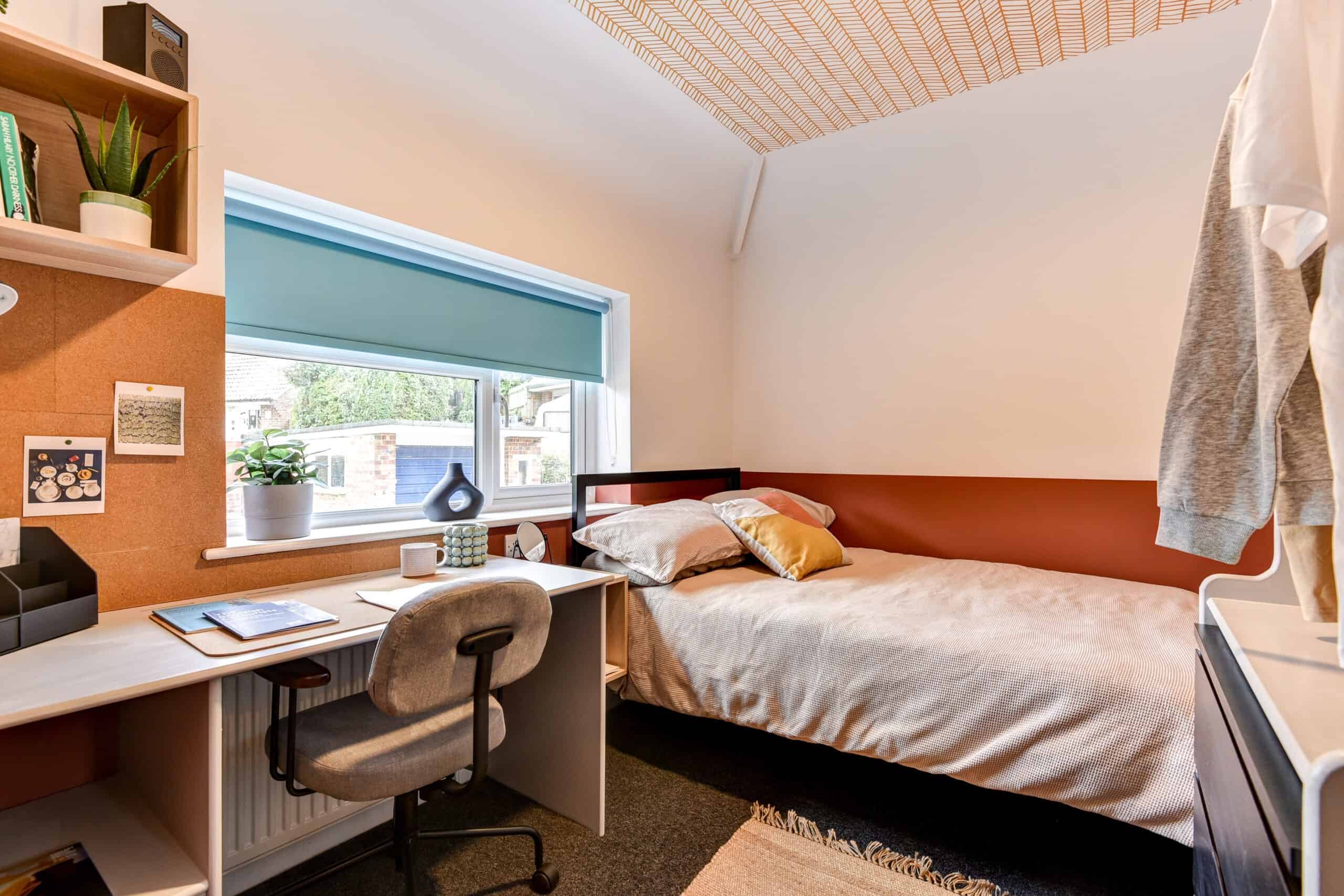 6 Bedroom 2 Bathroom Apartment - Common Area?w=400&h=260&fit=crop&q=40&auto=format&trim=auto