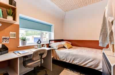 6 Bedroom 2 Bathroom Apartment - Common Area?w=400&h=260&fit=crop&q=40&auto=format&trim=auto
