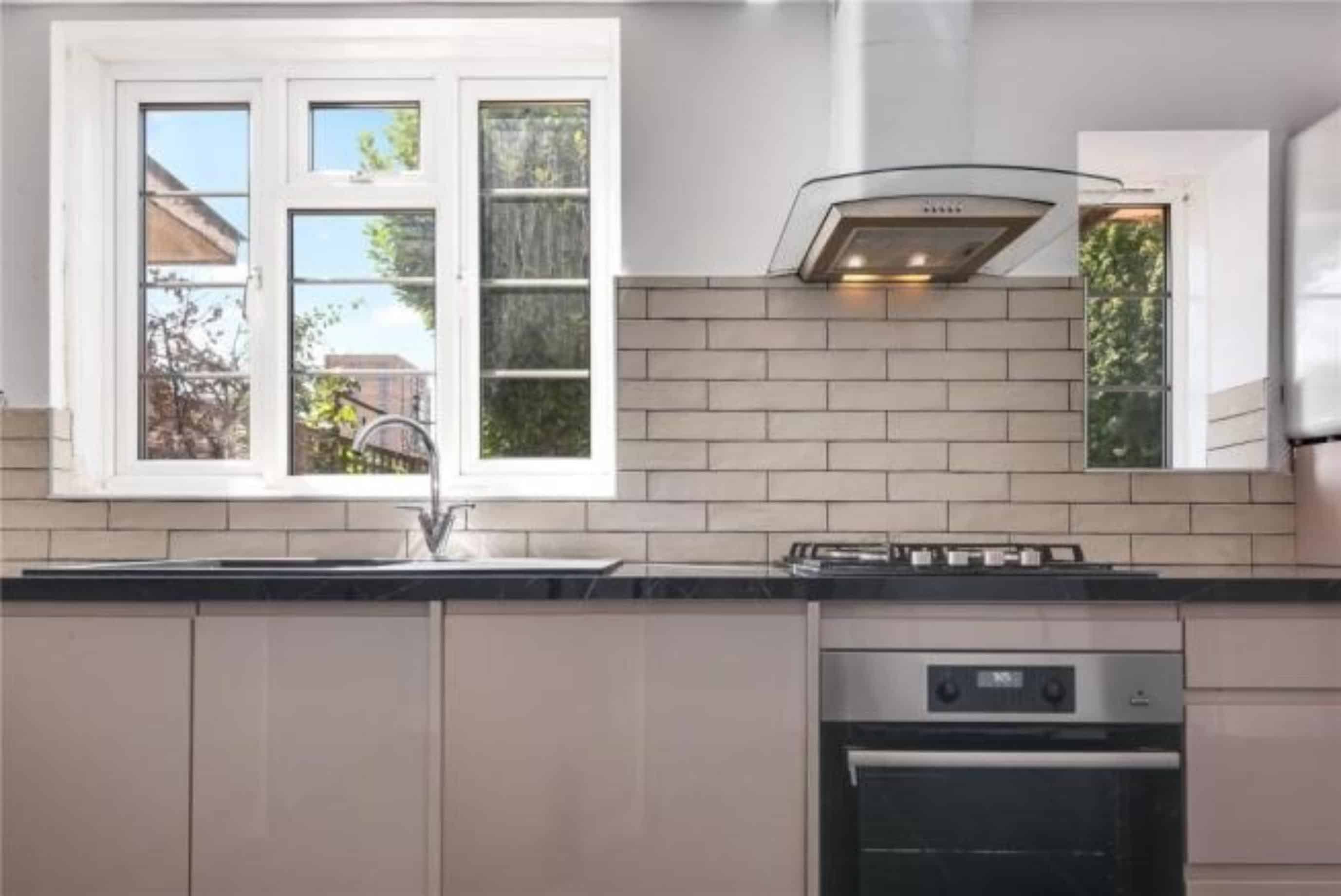 4 bedroom house, Galsworthy Avenue - undefined - kitchen - Kitchen - 20-11-2023