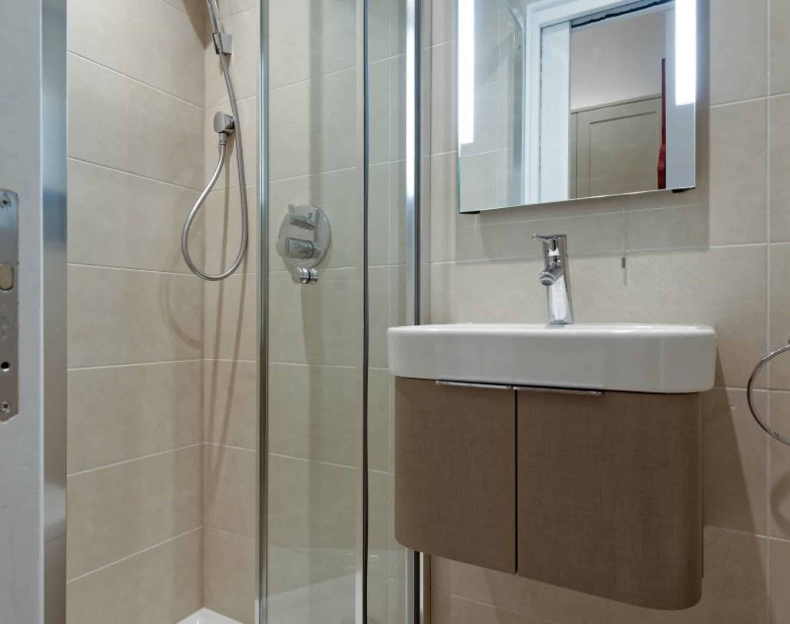 ?w=400&h=260&fit=crop&q=40&auto=format&trim=auto