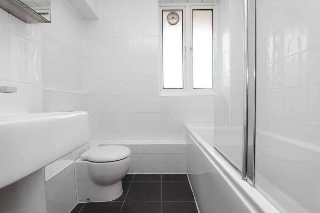 4 bedroom apartment, Fellows Court, Weymouth Terrace - undefined - bathroom - Bathroom  - 13-07-2023