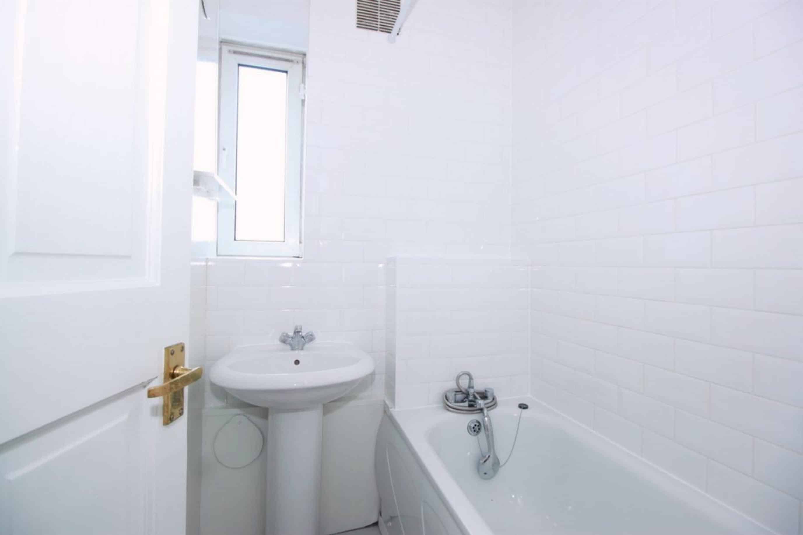 4 bedroom apartment, Percival Street - undefined - bathroom - Bathroom - 05-02-2019