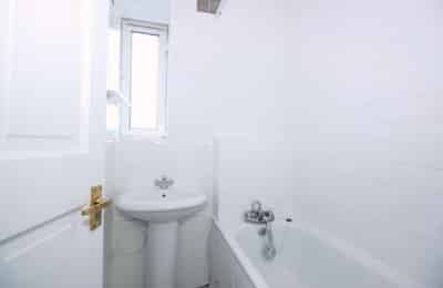 4 bedroom apartment, Percival Street - undefined - bathroom - Bathroom - 05-02-2019
