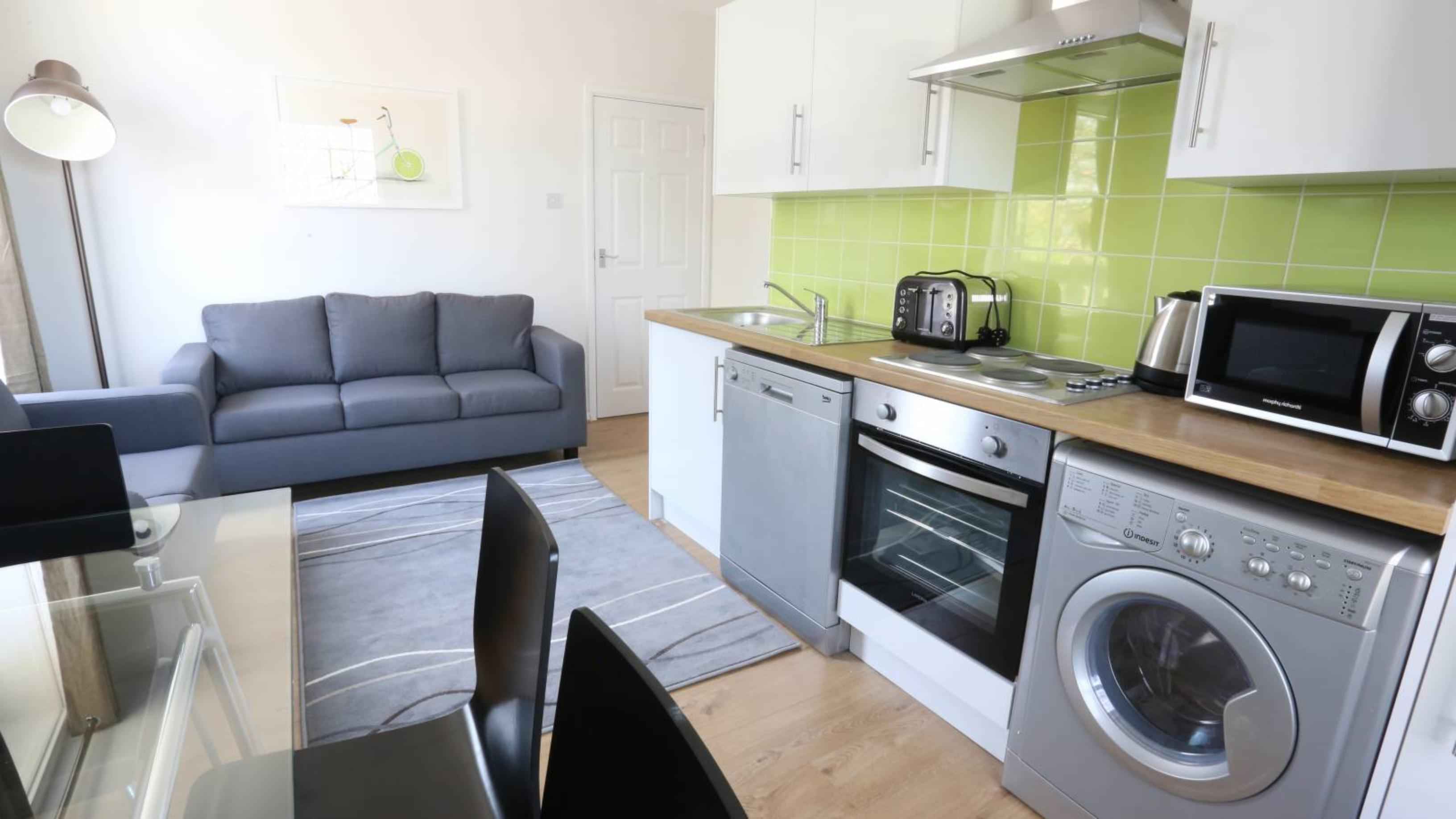 5 bedroom apartment, Bromley High Street - undefined - kitchen - Kitchen - 17-07-2023