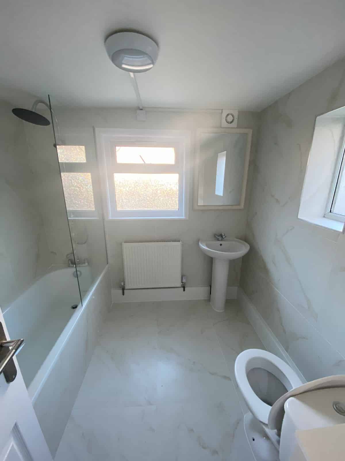 4 Bedroom 1 Bathroom Apartment - Room?w=400&h=260&fit=crop&q=40&auto=format&trim=auto