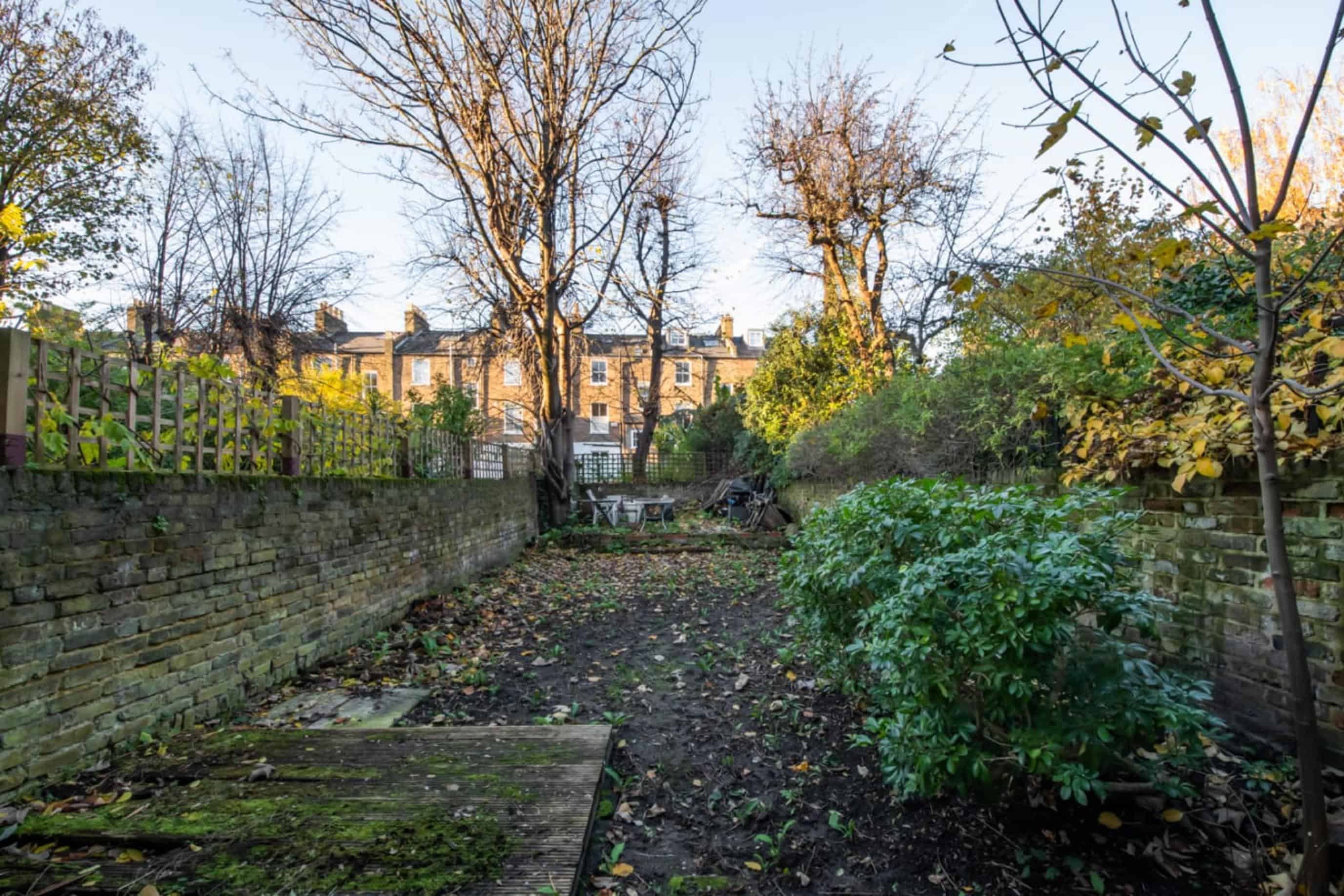 ?w=400&h=260&fit=crop&q=40&auto=format&trim=auto