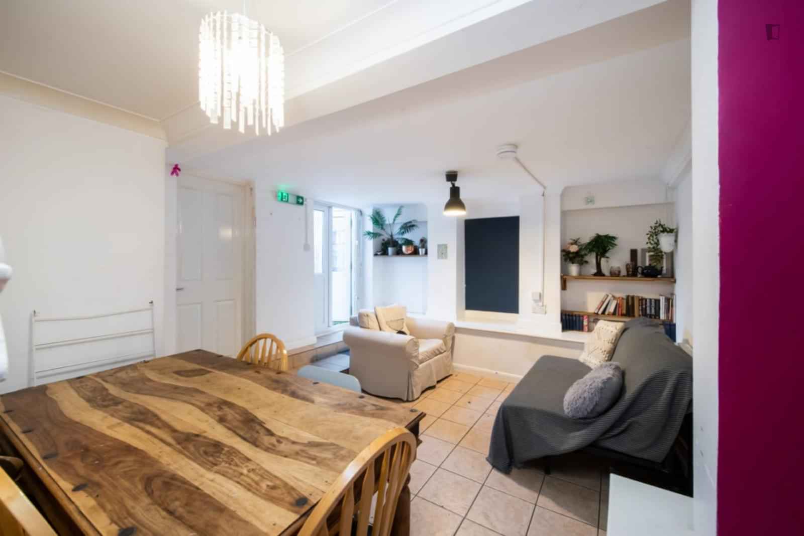 Amazing Double Bedroom In Tufnell Park, London - London, England, United Kingdom - 7 Bedroom 2 Bathroom Apartment - Common Area