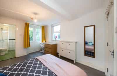 7 Bedroom 2 Bathroom Apartment - Common Area?w=400&h=260&fit=crop&q=40&auto=format&trim=auto