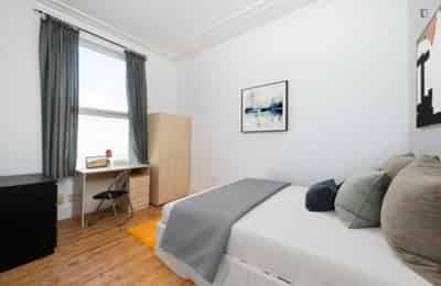 6 Bedroom 2 Bathroom Apartment - Kitchen?w=400&h=260&fit=crop&q=40&auto=format&trim=auto