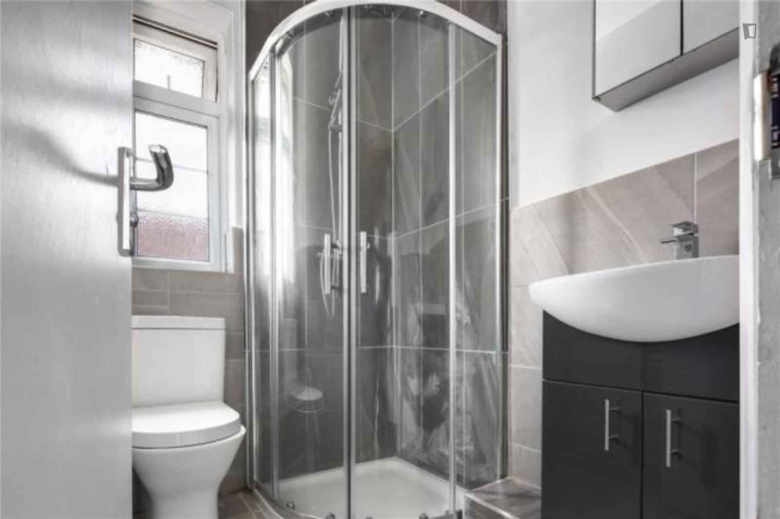 4 Bedroom 2 Bathroom Apartment  - Kitchen?w=400&h=260&fit=crop&q=40&auto=format&trim=auto