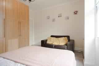 5?w=400&h=260&fit=crop&q=40&auto=format&trim=auto