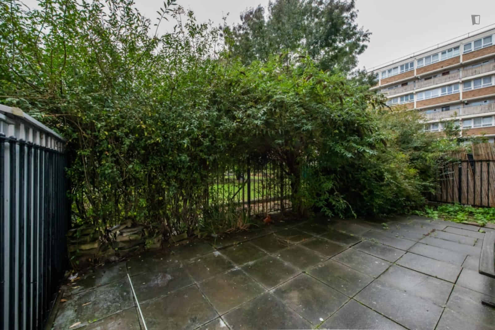 Room in a 5 Bedroom Apartment, Redbridge Ln E, Ilford IG4 5ES - London, England, United Kingdom - Exterior