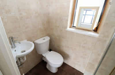 Exterior?w=400&h=260&fit=crop&q=40&auto=format&trim=auto