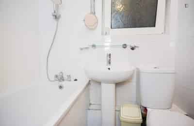 Interesting Double Bedroom In Limehouse, London - London, England, United Kingdom - 5 Bed - 1 Bath - Bathroom