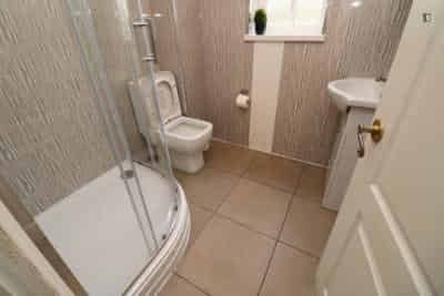 5 Bedroom 1 Bathroom Apartment - 4 - Bedroom?w=400&h=260&fit=crop&q=40&auto=format&trim=auto