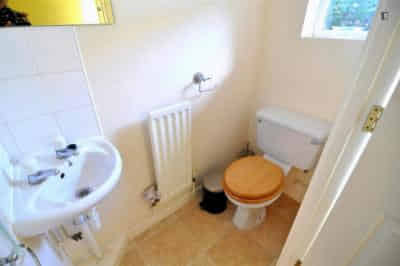 Common Area?w=400&h=260&fit=crop&q=40&auto=format&trim=auto