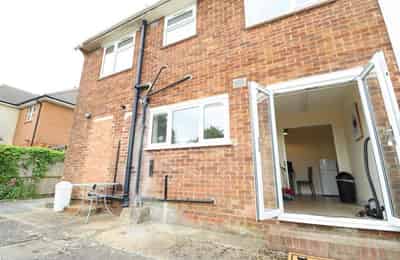 Room in a 6 Bedroom Apartment, Camrose Ave, Edgware HA8 6AG - London, England, United Kingdom - Exterior