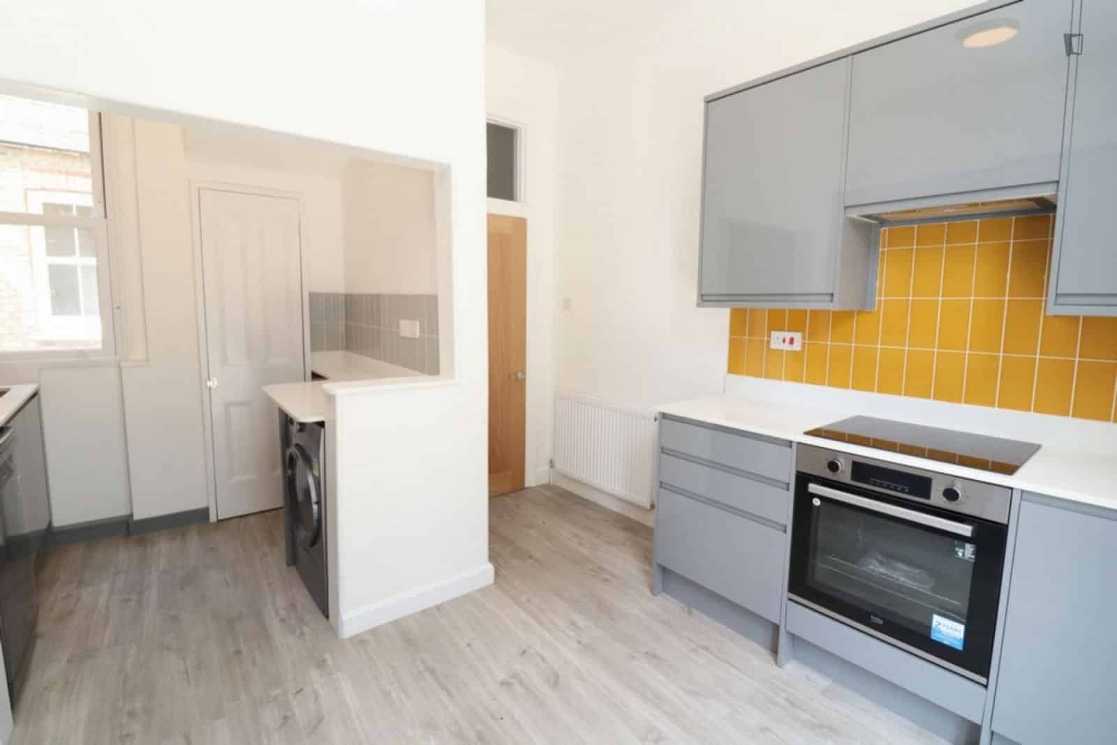 Exterior?w=400&h=260&fit=crop&q=40&auto=format&trim=auto