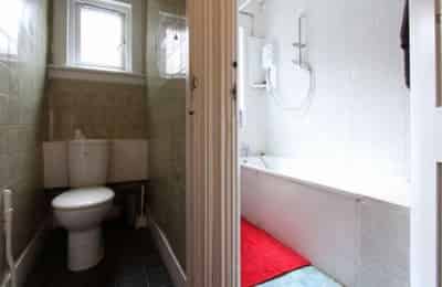 Room in a 6 Bedroom Apartment, W Green Rd, London N15 3PA - London, England, United Kingdom - 6 Bed - 1 Bath - Bathroom