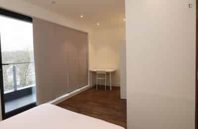 3 Bed - 1 Bath - Bathroom?w=400&h=260&fit=crop&q=40&auto=format&trim=auto