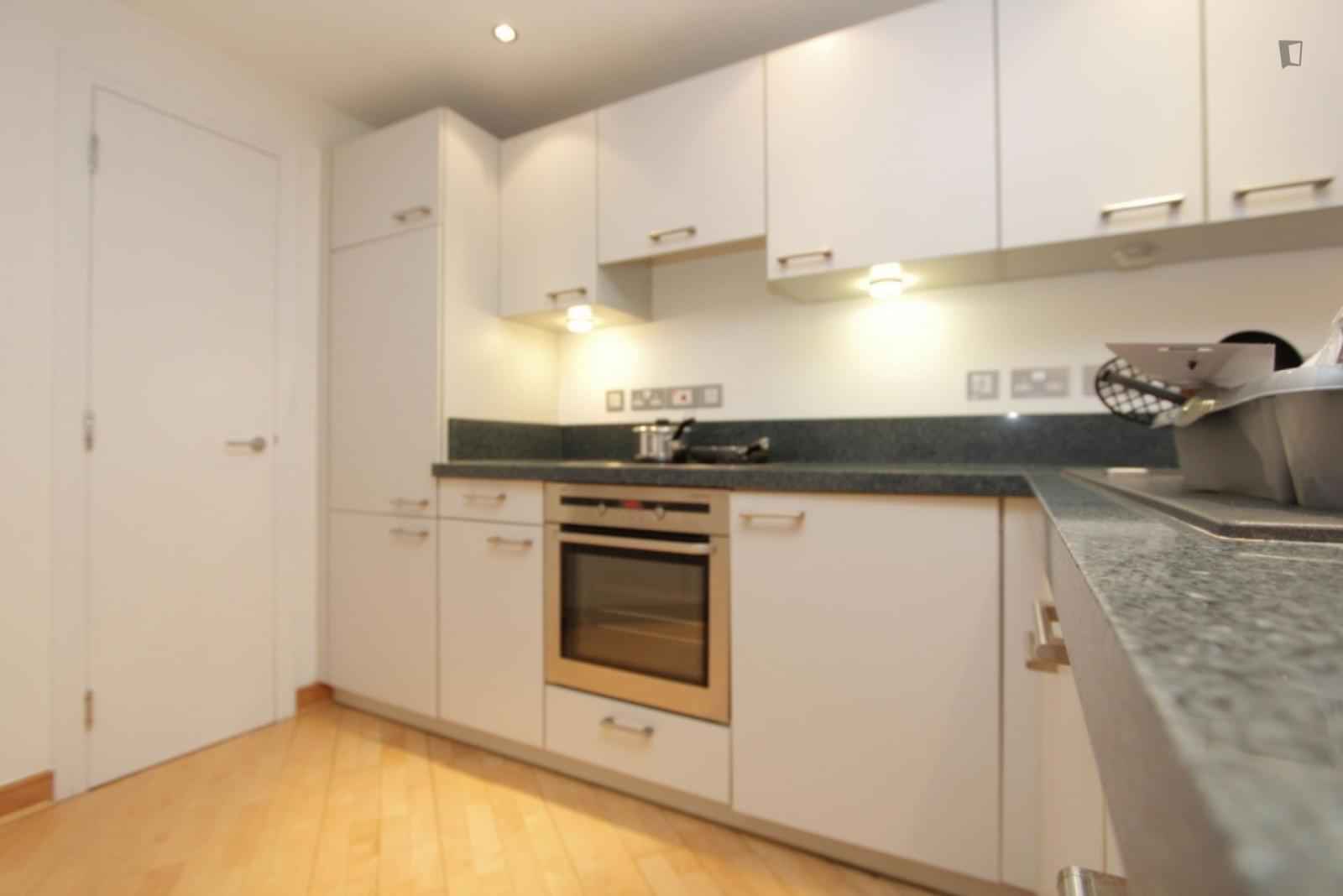 Exterior?w=400&h=260&fit=crop&q=40&auto=format&trim=auto