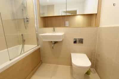 Kitchen?w=400&h=260&fit=crop&q=40&auto=format&trim=auto