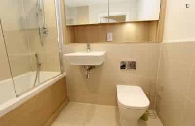 Kitchen?w=400&h=260&fit=crop&q=40&auto=format&trim=auto