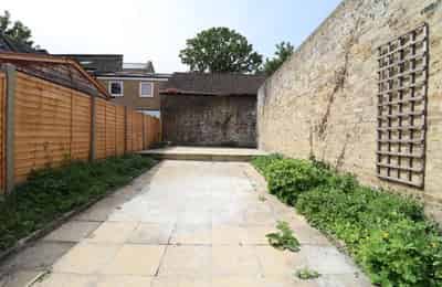 Room in a 7 Bedroom Apartment, Walpole Rd, London SW19 2BZ - London, England, United Kingdom - Exterior