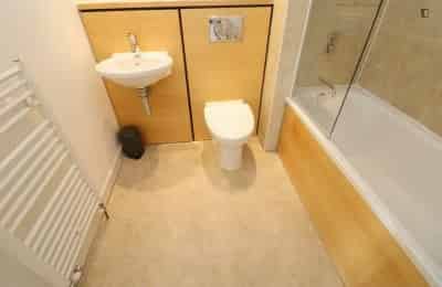 Kitchen?w=400&h=260&fit=crop&q=40&auto=format&trim=auto