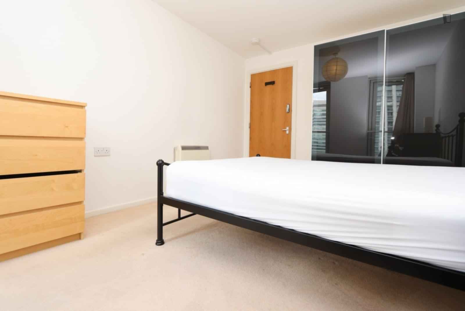 Exterior?w=400&h=260&fit=crop&q=40&auto=format&trim=auto