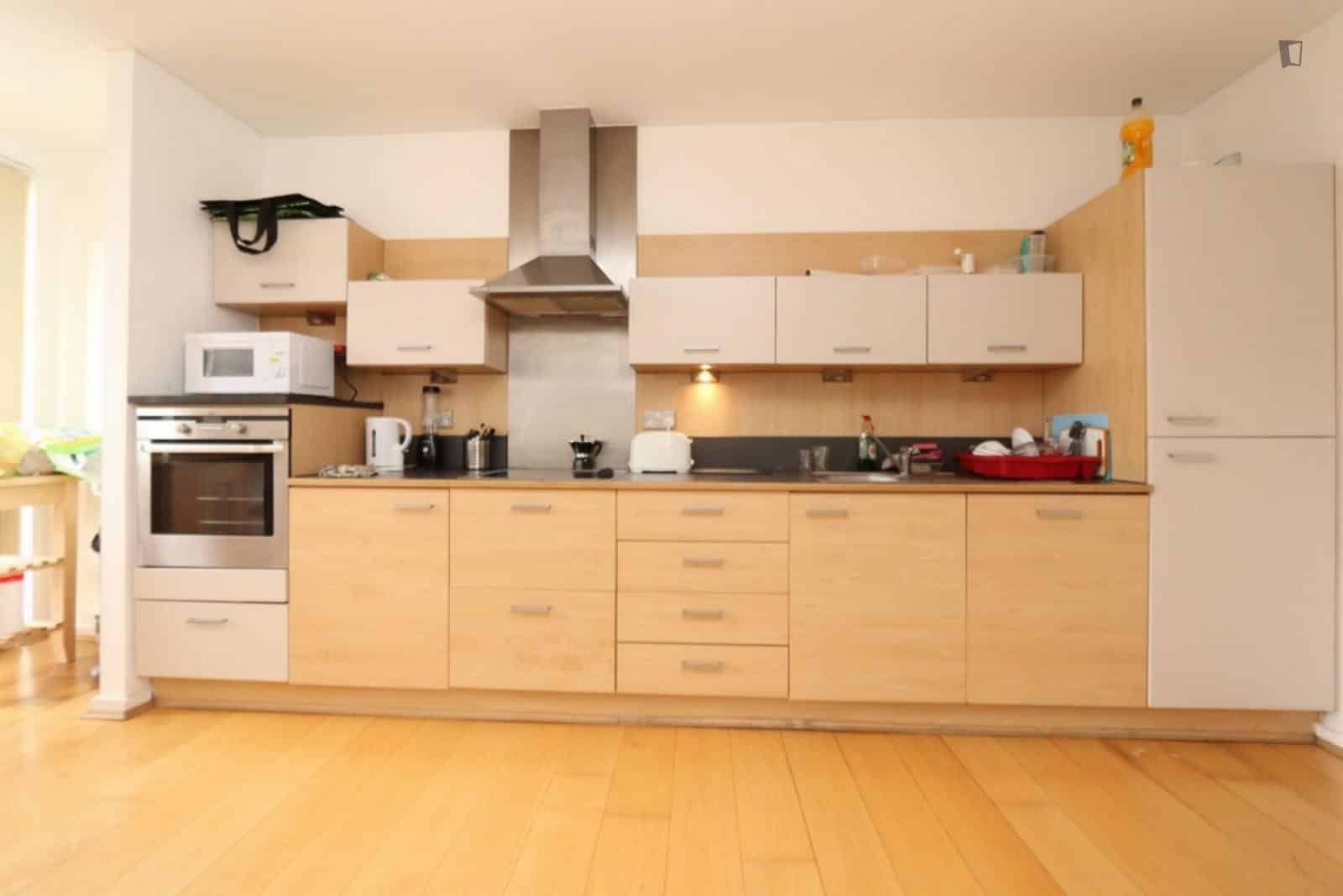 3 Bed - 1 Bath - Bathroom?w=400&h=260&fit=crop&q=40&auto=format&trim=auto