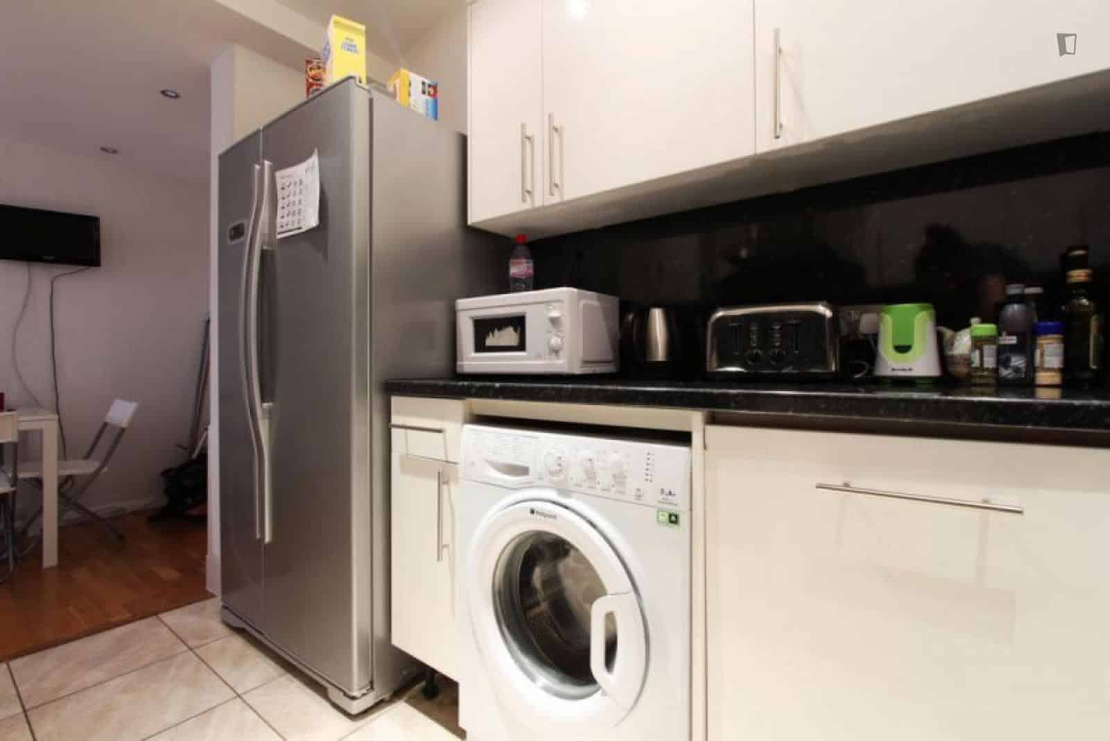 Amenities?w=400&h=260&fit=crop&q=40&auto=format&trim=auto