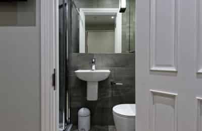 Studio Room, Nottingham Pl, London W1U 5LR (Studio 1) - London, England, United Kingdom - Studio - Bathroom