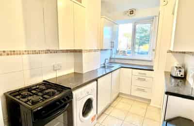 Room in a 3 Bedroom Apartment, Clifton Rd, London, N1 - London, England, United Kingdom - 3 Bed - 1 Bath (2) - Kitchen