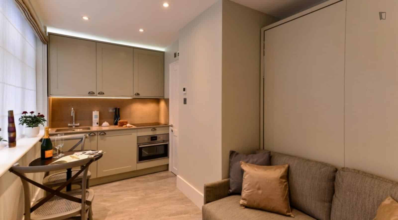 Studio - Bathroom?w=400&h=260&fit=crop&q=40&auto=format&trim=auto