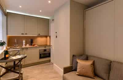 Studio - Bathroom?w=400&h=260&fit=crop&q=40&auto=format&trim=auto
