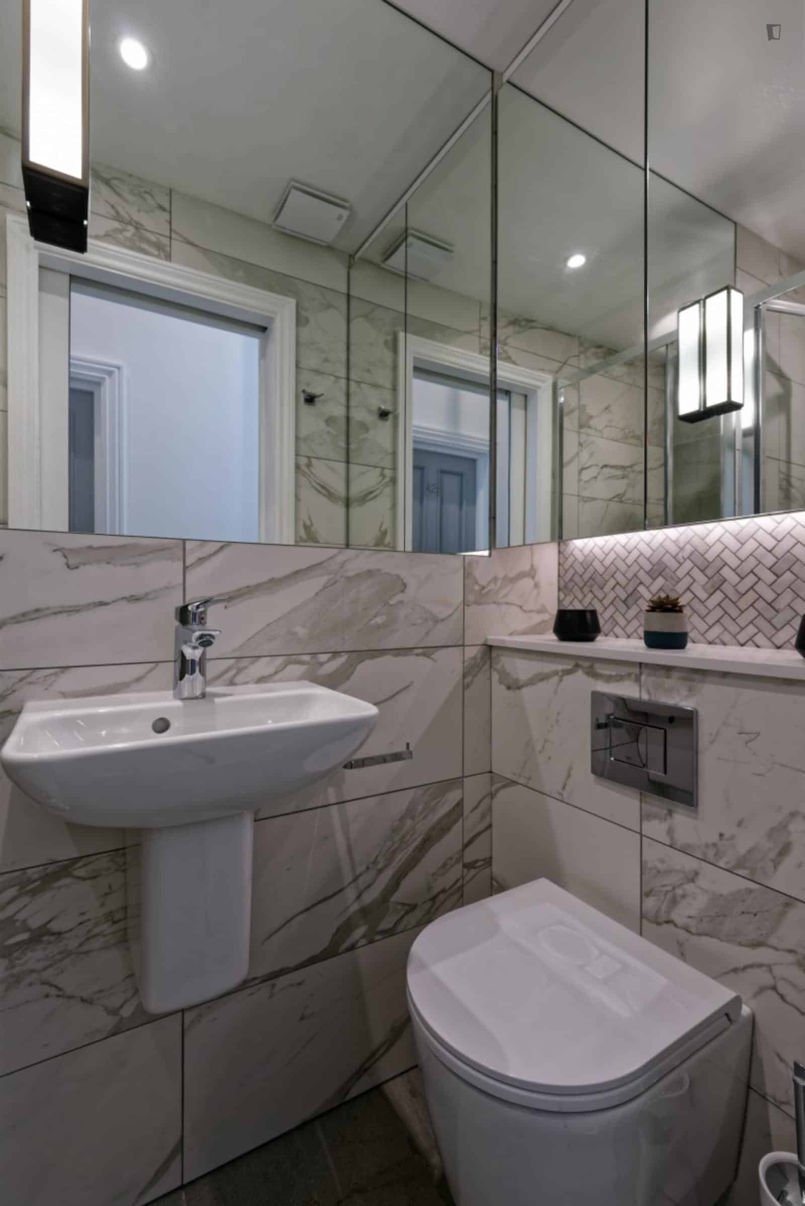 Studio Room, Nottingham Pl, London W1U 5LR (Studio 4) - London, England, United Kingdom - Studio - Bathroom