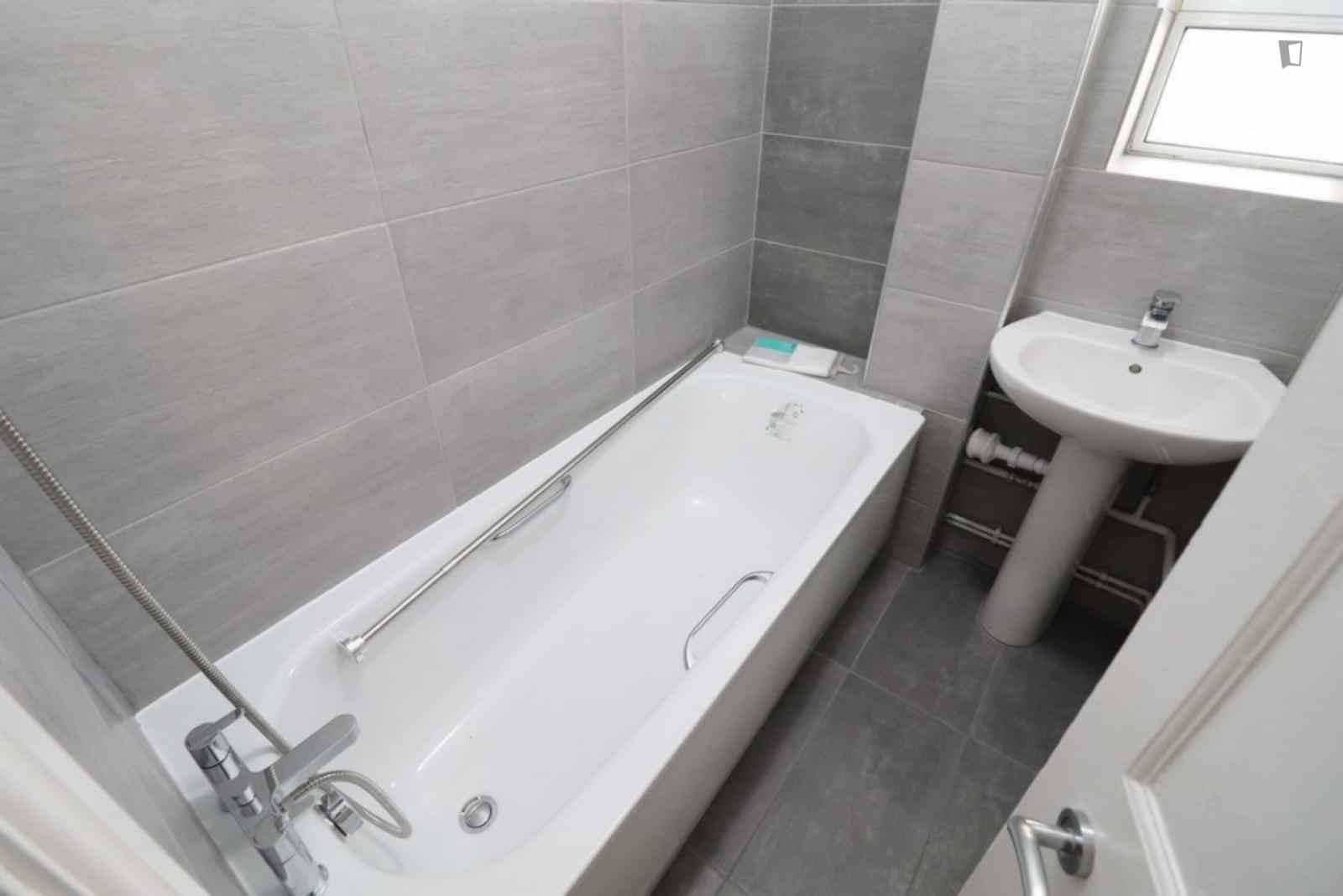 4 Bedroom 1 Bathroom Apartment  - Bedroom?w=400&h=260&fit=crop&q=40&auto=format&trim=auto