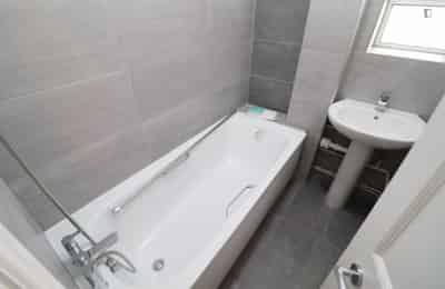 4 Bedroom 1 Bathroom Apartment - Bedroom?w=400&h=260&fit=crop&q=40&auto=format&trim=auto