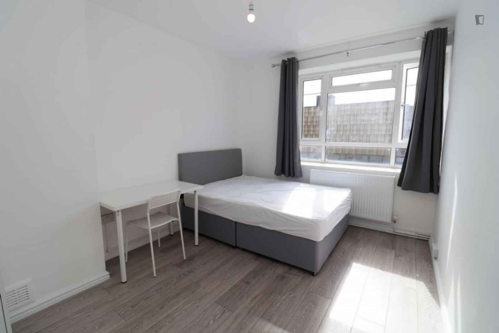 Room in a 4 Bedroom Apartment, Havelock Cl, London, W12 7NQ - London, England, United Kingdom - 4 Bedroom 1 Bathroom Apartment  - Bedroom