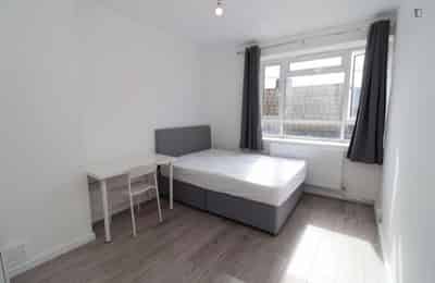 Room in a 4 Bedroom Apartment, Havelock Cl, London, W12 7NQ - London, England, United Kingdom - 4 Bedroom 1 Bathroom Apartment - Bedroom