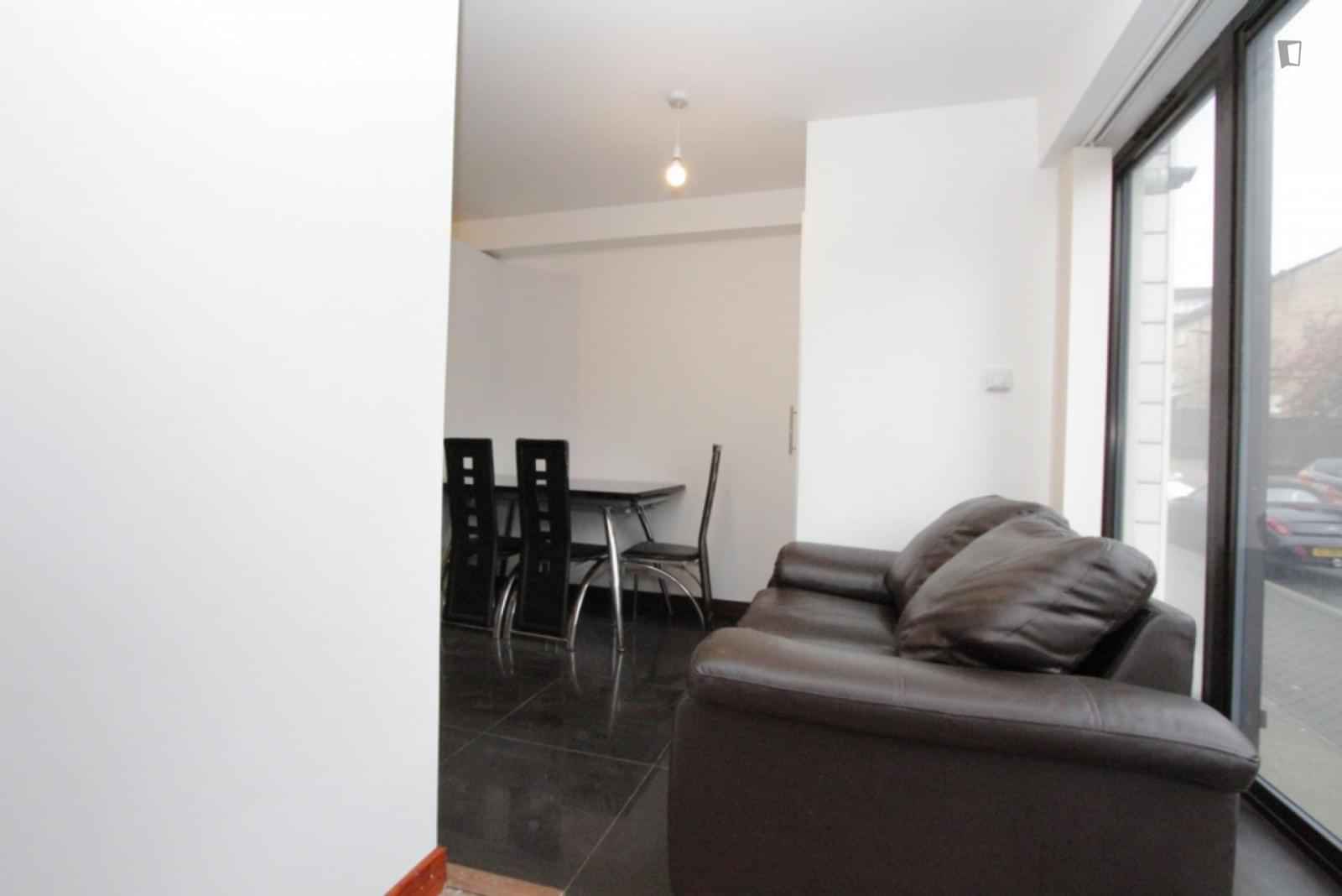 Room in a 3 Bedroom Apartment, Deptford Ferry Rd, London, E14 3GZ - London, England, United Kingdom - 3 Bedroom 1 Bathroom Apartment - Common Area