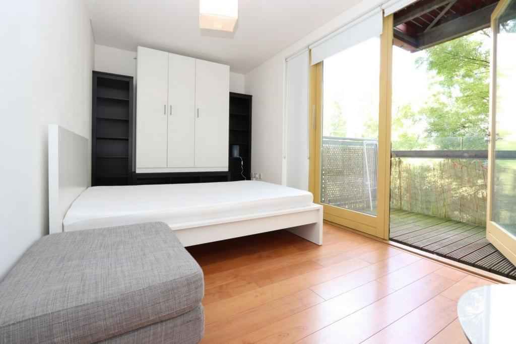 Room in a 3 Bedroom Apartment, Greenwich Park, London SE10 8QY - London, England, United Kingdom - 3 Bedroom 1 Bathroom Apartment - Bedroom